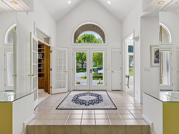 5th image of 689 Brookside Ln