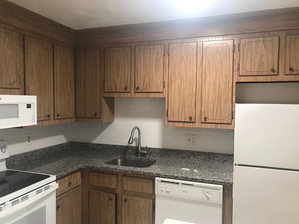 Updated kitchen counter & appliances