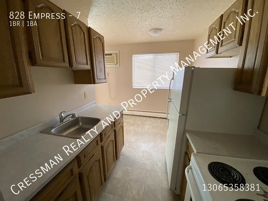 828 Empress — Photo 3