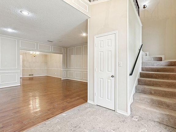 2nd image of 6908 Clearhaven Dr
