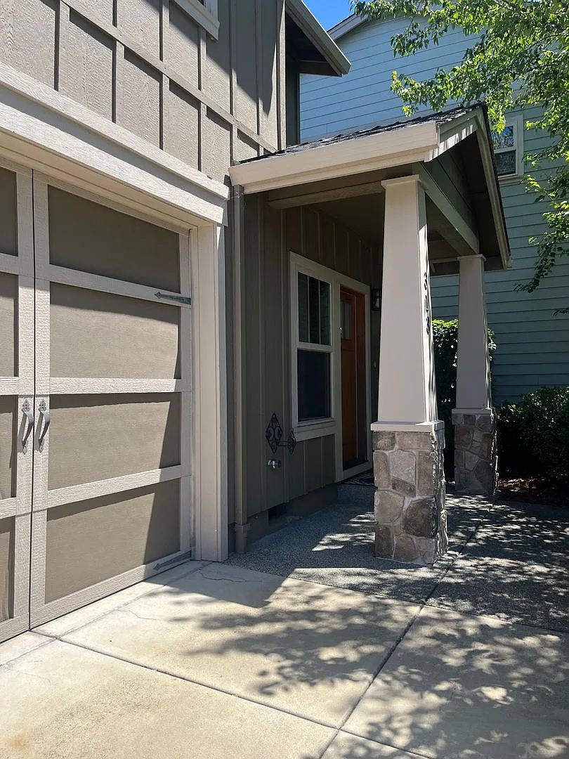 3 Bedroom 2.5 Bath Townhouse — Photo 2