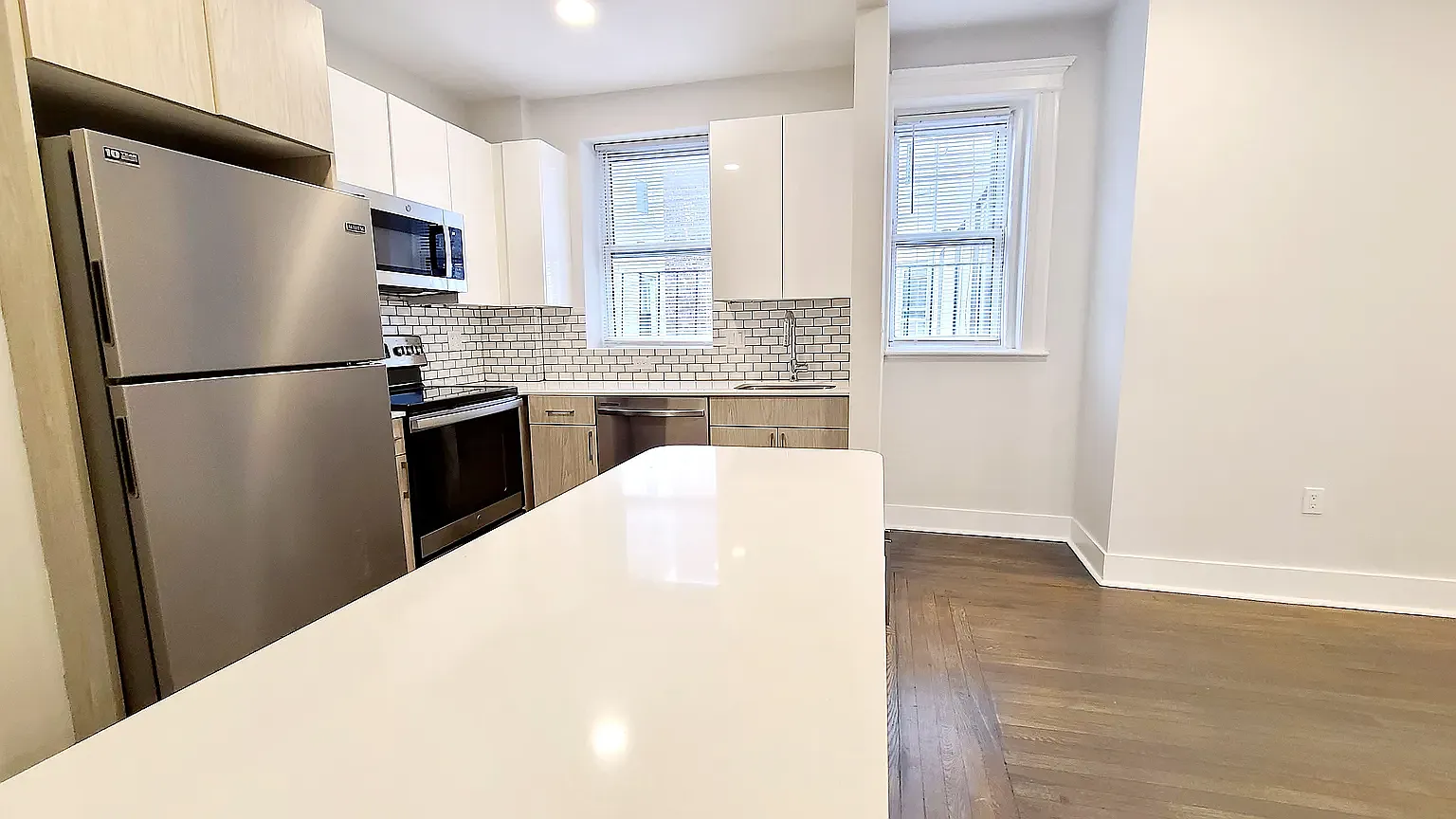 2 bed, 550 sqft, $3,700 — Photo 3