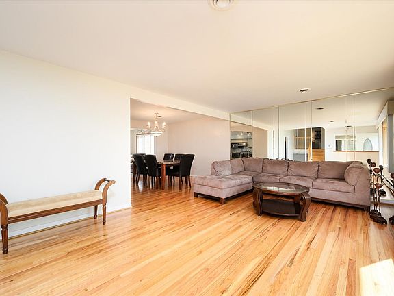 5th image of 915 Division St
