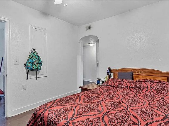 4th image of 815 15th St N #815