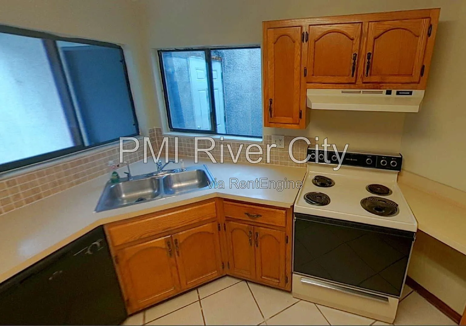2 bed, 1.5 bath, 1402 sqft, $1,450 — Photo 2