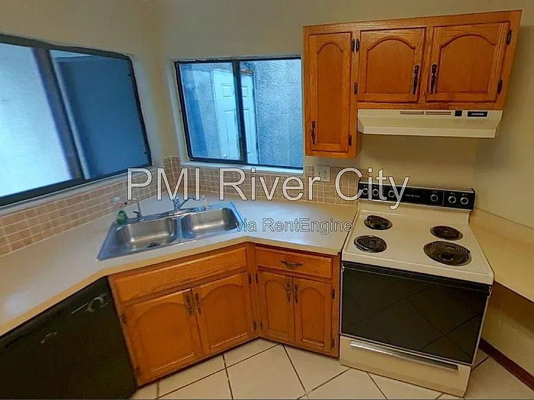 1192 Romaine Cir W — Photo 2