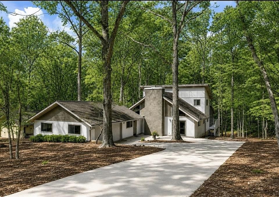 1st image of 30 Tamarack Ct