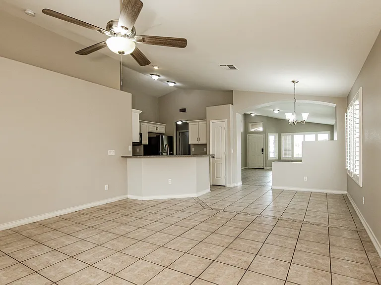 8645 W Paradise Dr — Photo 3