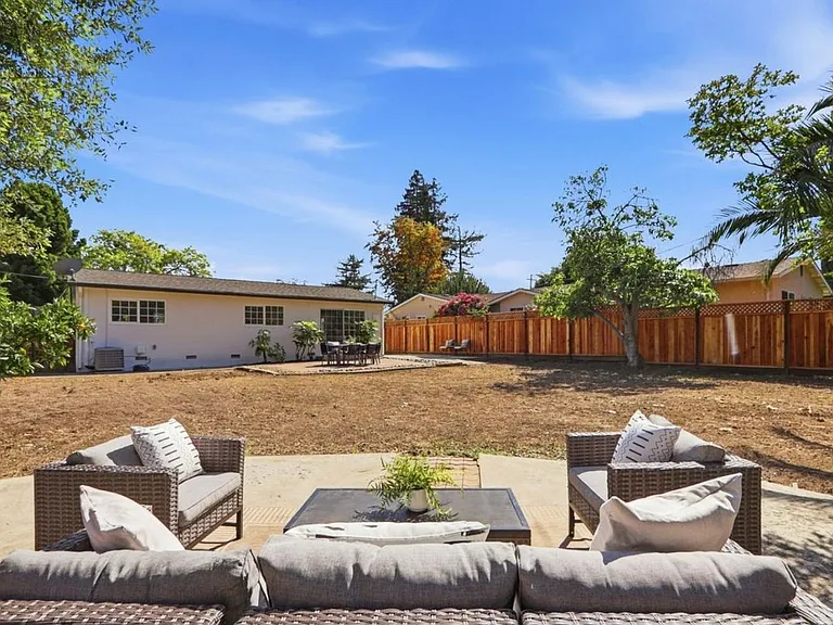 1091 W Latimer Ave — Photo 26