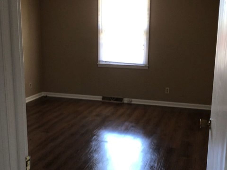 1st image of 112 Lealand Ln APT B
