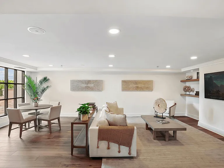 Gables Grand Plaza Apartments — Photo 16