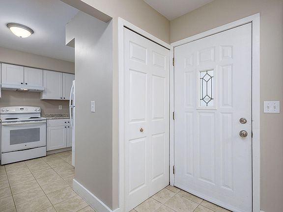 2nd image of 5842 Niles St #5844
