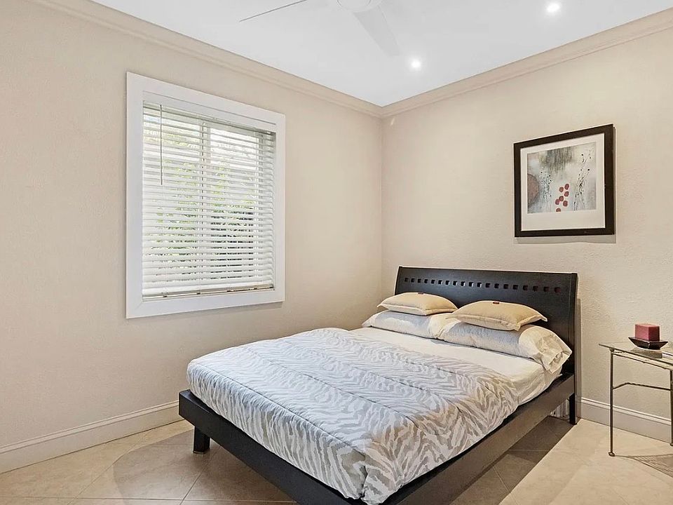 2nd image of 1425 NE 3rd Ave #1