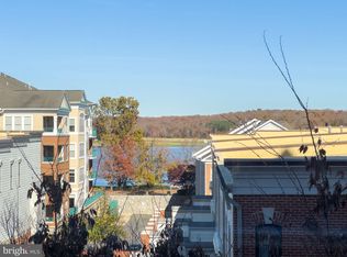 485 Harbor Side St APT 401, Woodbridge, VA 22191