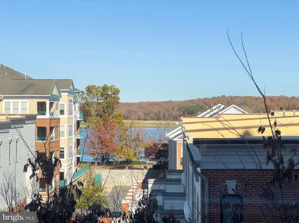 485 Harbor Side St APT 401, Woodbridge, VA 22191