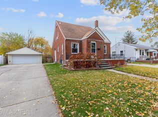 886 E Lincoln Ave, Madison Heights, MI 48071