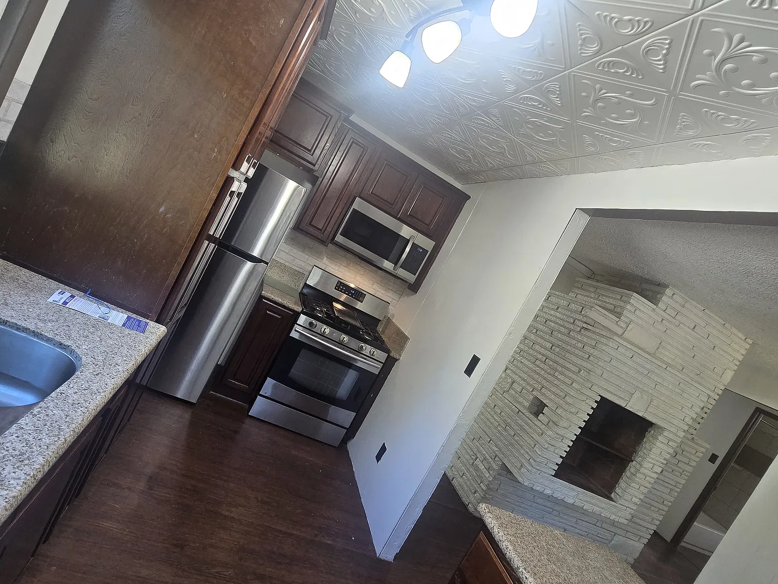 3 bed, 1408 sqft, $2,500 — Photo 3