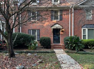 34 Huntington Place Dr, Sandy Springs, GA