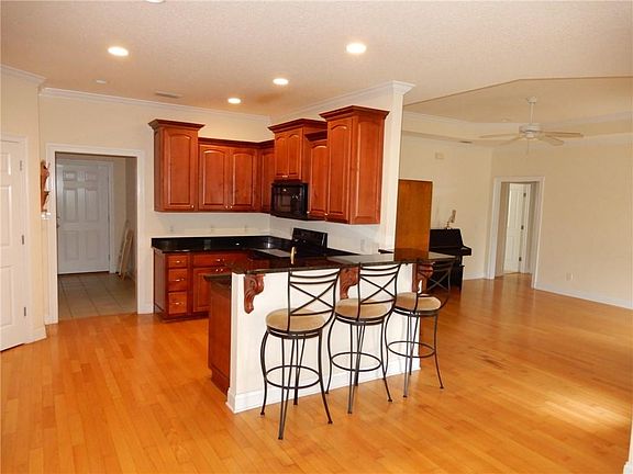 4th image of 71 Silver Bluff Dr