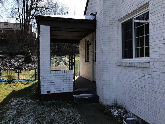 2nd image of 608 Lynda Ln