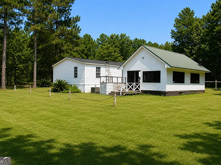 2296 Indian Trail Rd — Photo 4