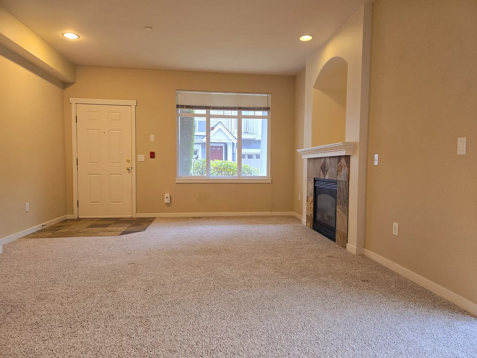 2 bed, 950 sqft, $3,000 — Photo 2