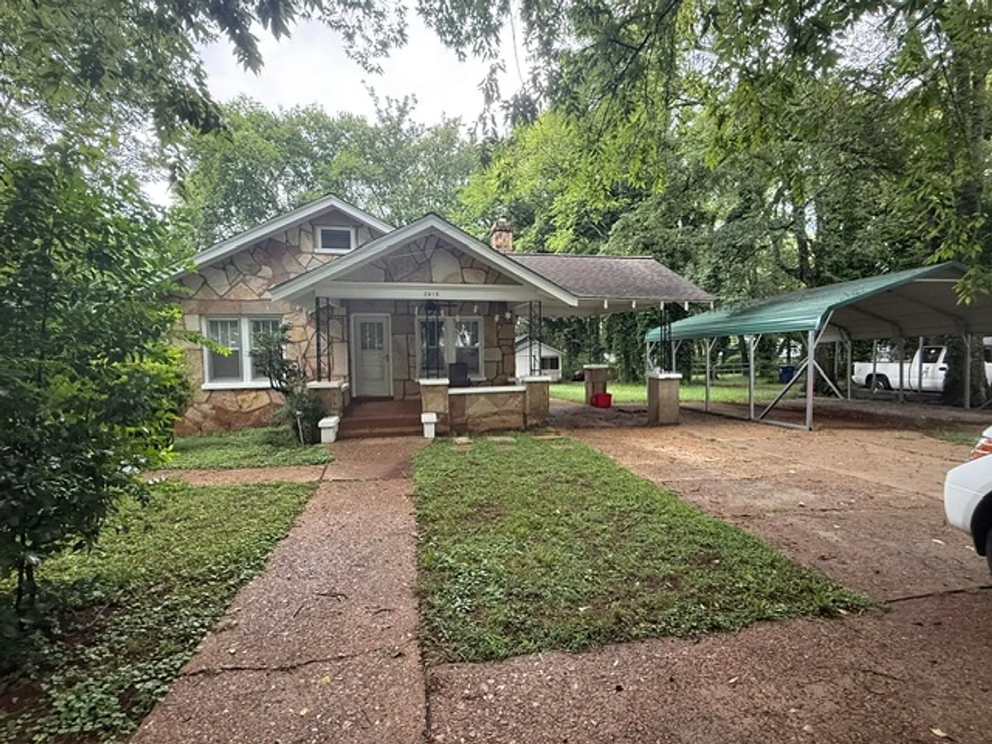 Elegant, well maintained home in a quiet neighborhood — Photo 2