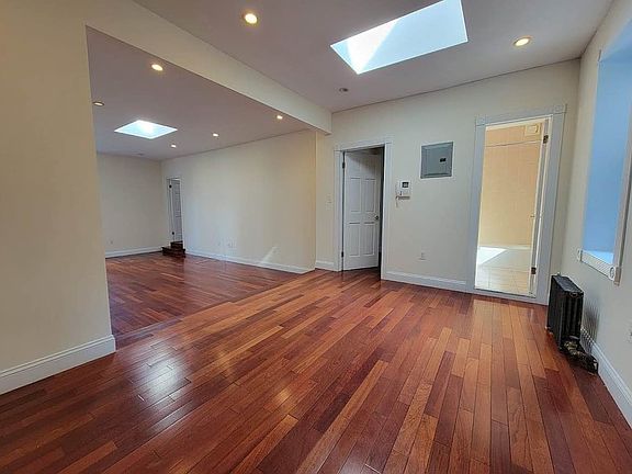 5th image of 310 E 74th St #6Y
