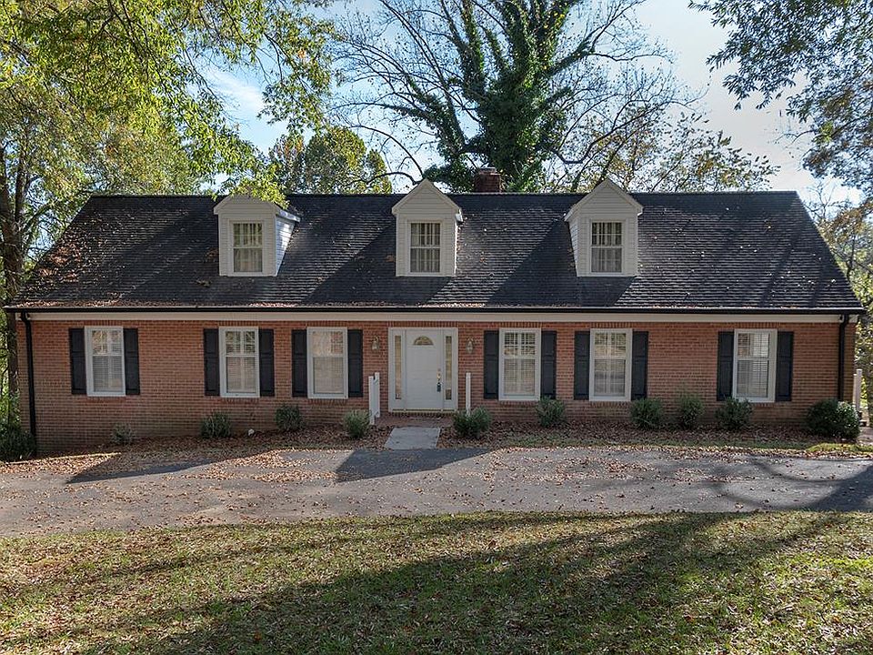 1st image of 1108 Country Club Dr