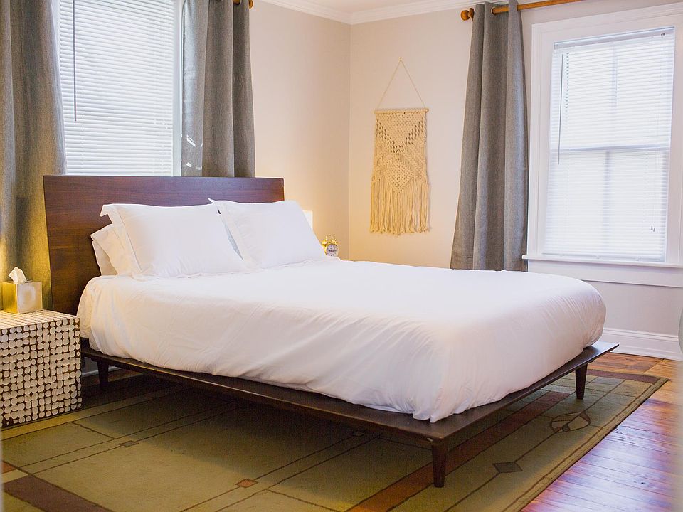 Master bedroom (back bedroom)