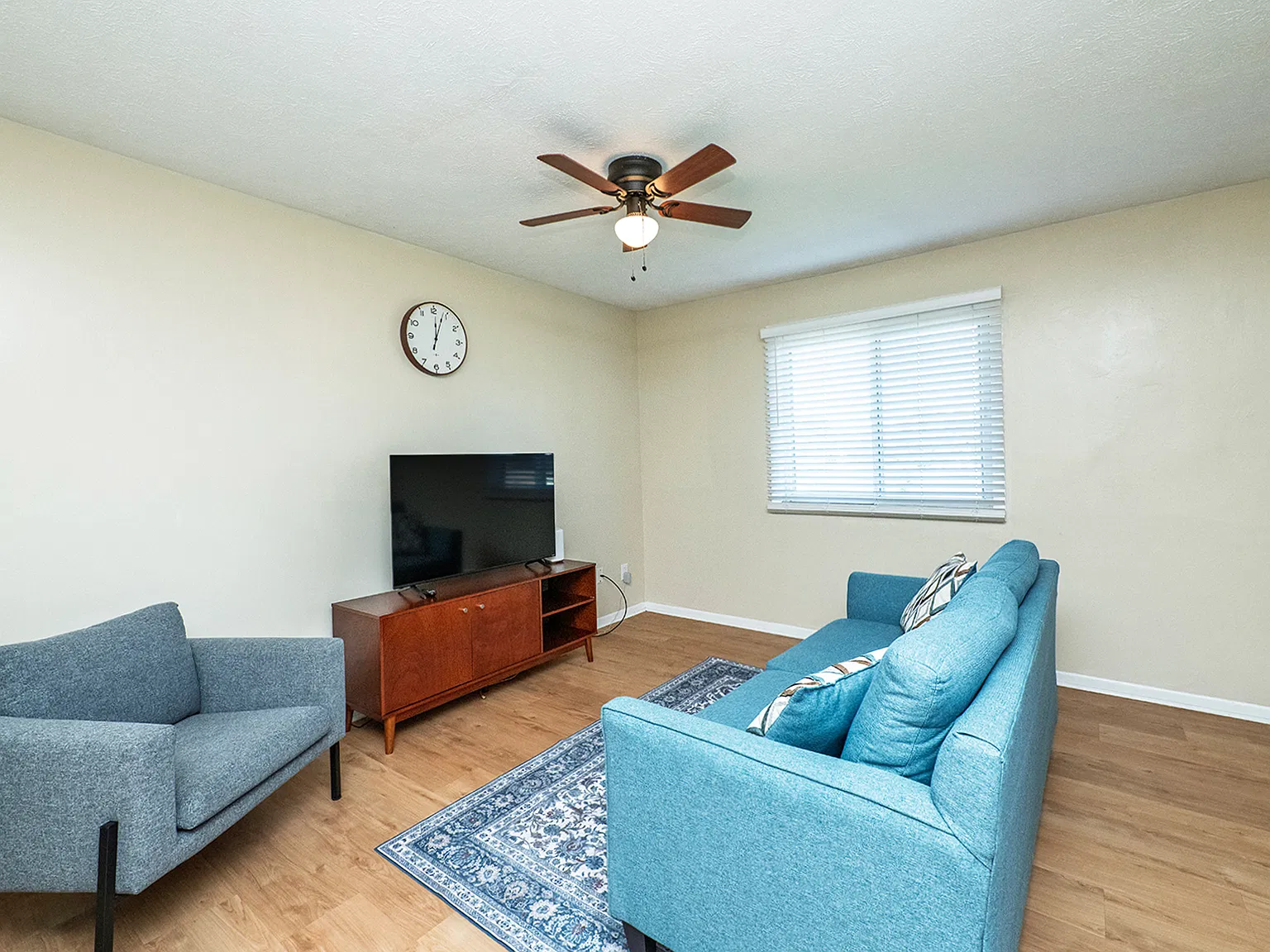 3 bed, 1488 sqft, $2,400 — Photo 2