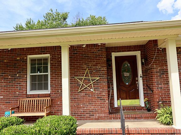 3rd image of 1900 Gatesborough Cir