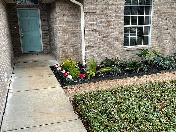 2nd image of 33 Campden Cir