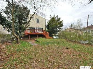 1 Spring Ln, Great Neck, NY 11024