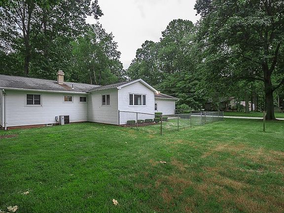 3rd image of 5808 Dorrwood Dr