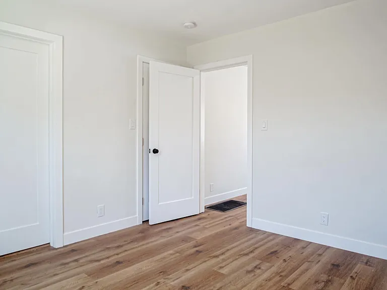 4525 W Broadway — Photo 17