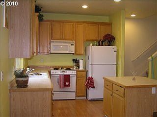 3rd image of 1726 SE 32nd Ave