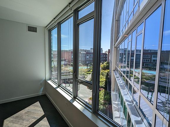 5th image of 1000 3rd St #613