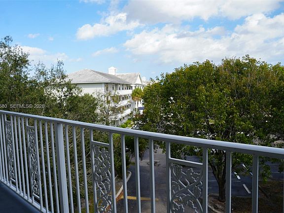 5th image of 1709 Whitehall Dr APT 405