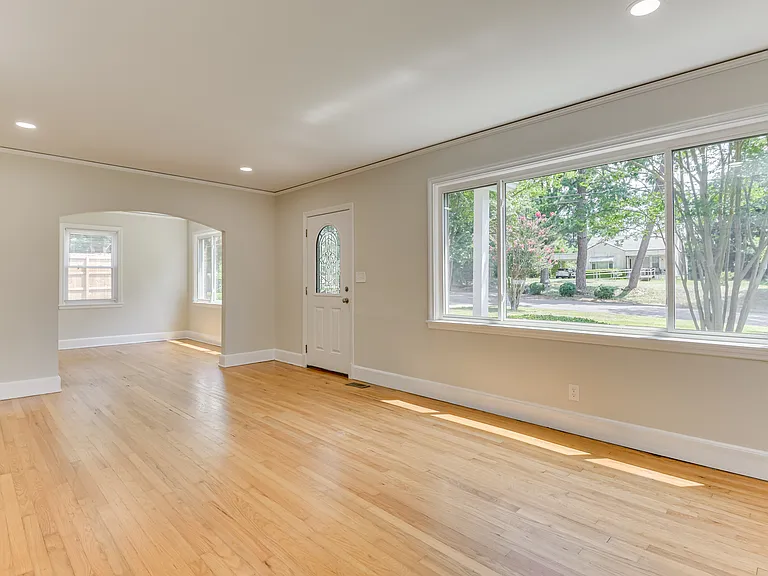 2336 Redwood Dr — Photo 4