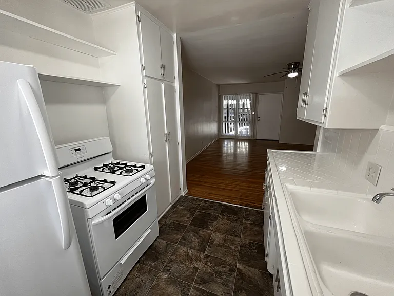 652 Veteran Ave — Photo 117