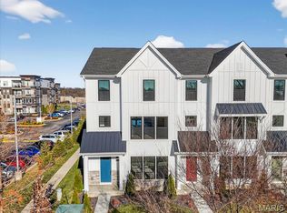 8979 Eager Rd, Saint Louis, MO 63144