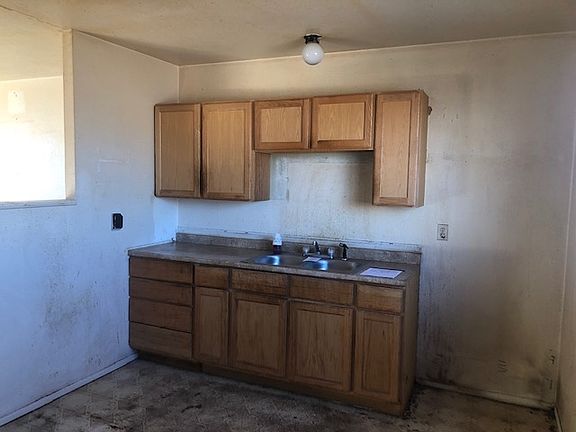 4th image of 1105 Amherst Dr