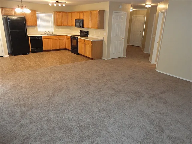 4 bed, 2.5 bath, 1948 sqft, $2,250 — Photo 3