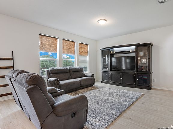 4th image of 8443 Fortuna Valley