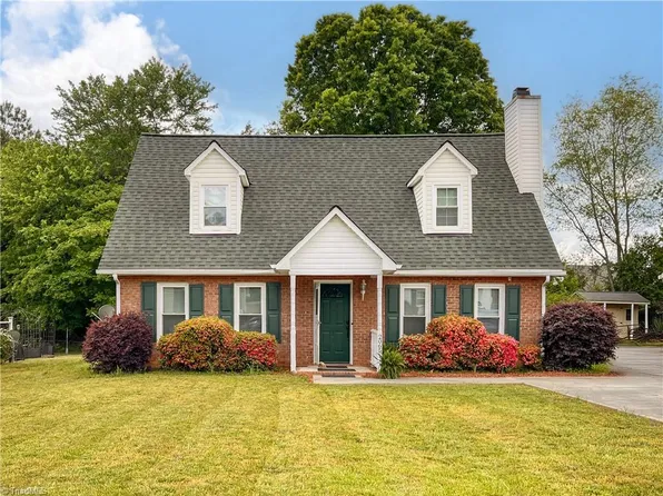 2065 Ardmore Village Ln, Winston Salem, NC 27127