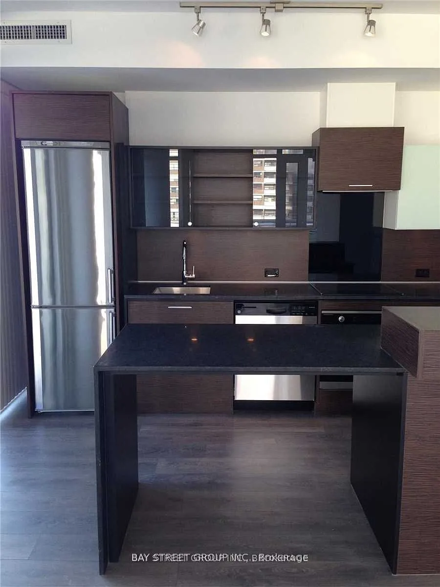 Building Photo - 75 Saint Nicholas St #1008