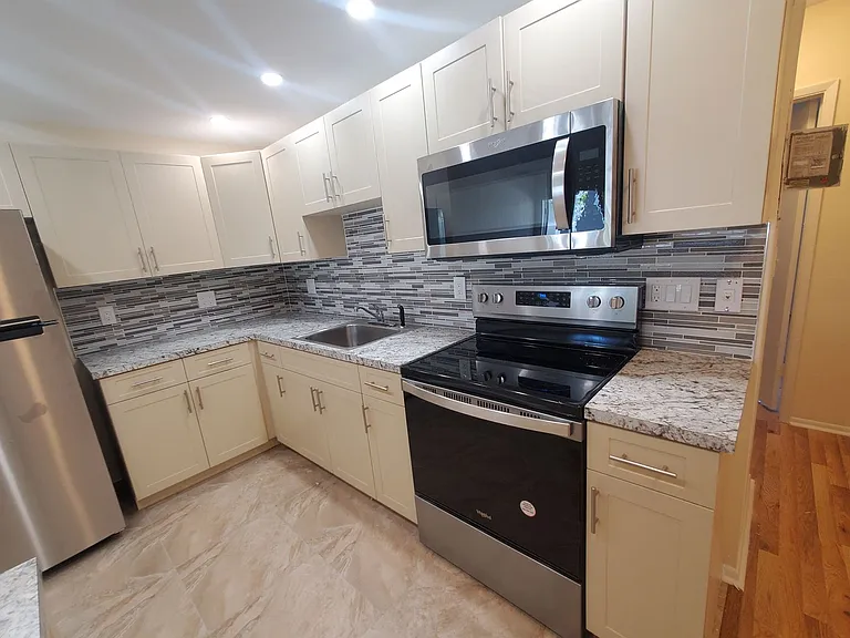 5203 NE 24th Ter #B206 — Photo 2