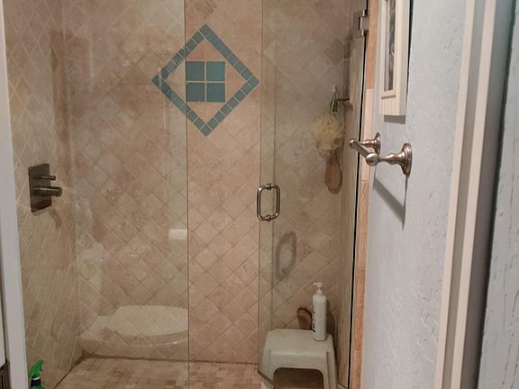 5th image of 5015 Santa Cruz Ave Unit 301