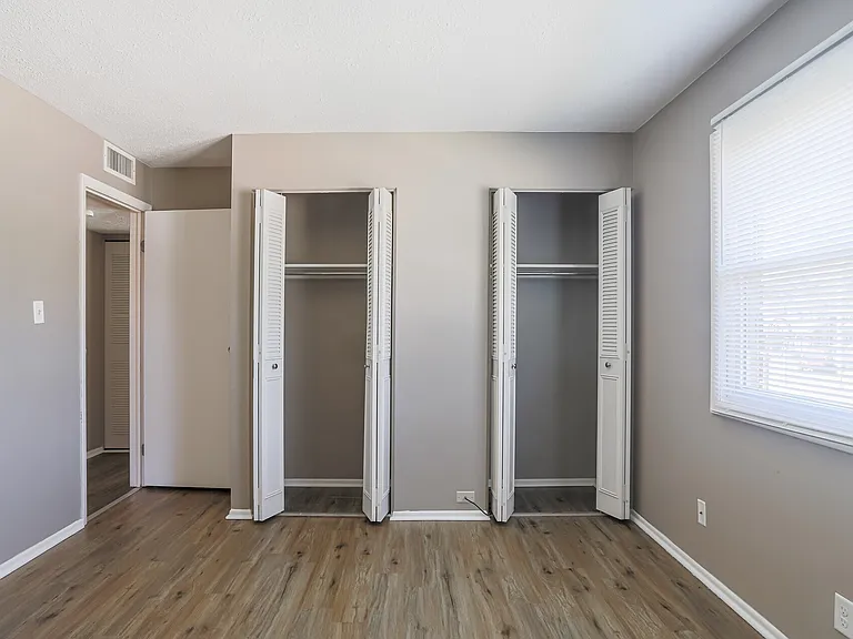 Rivershore Apartments — Photo 20